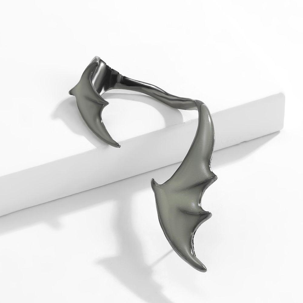 Khuyên Kẹp Vành Tai Hình Rồng Đen Phong Cách Punk Cá Tính Cho Nữ