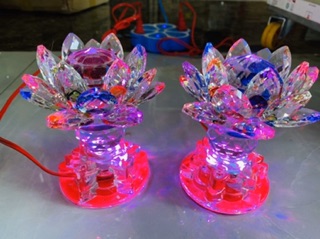 Đèn Thờ Hoa Sen Pha Lê (1 cặp)