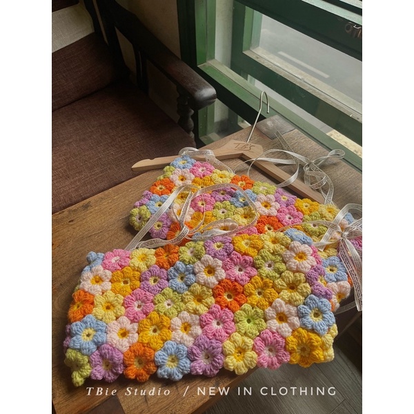 TBS | áo len móc bông hoa