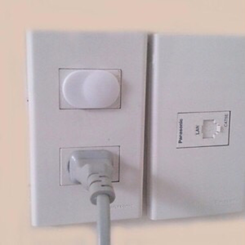 1 Cái nút bịt ổ điện an toàn cho bé