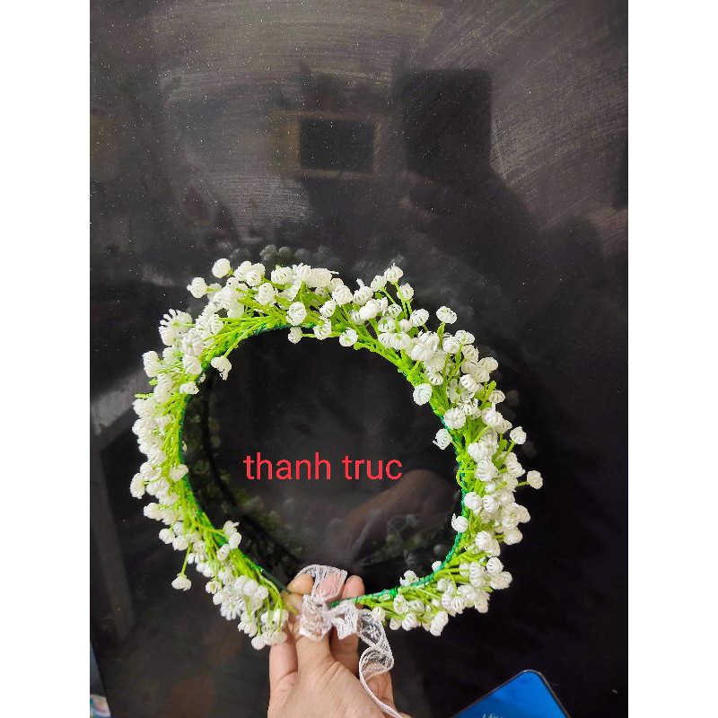 Vòng hoa đội đầu