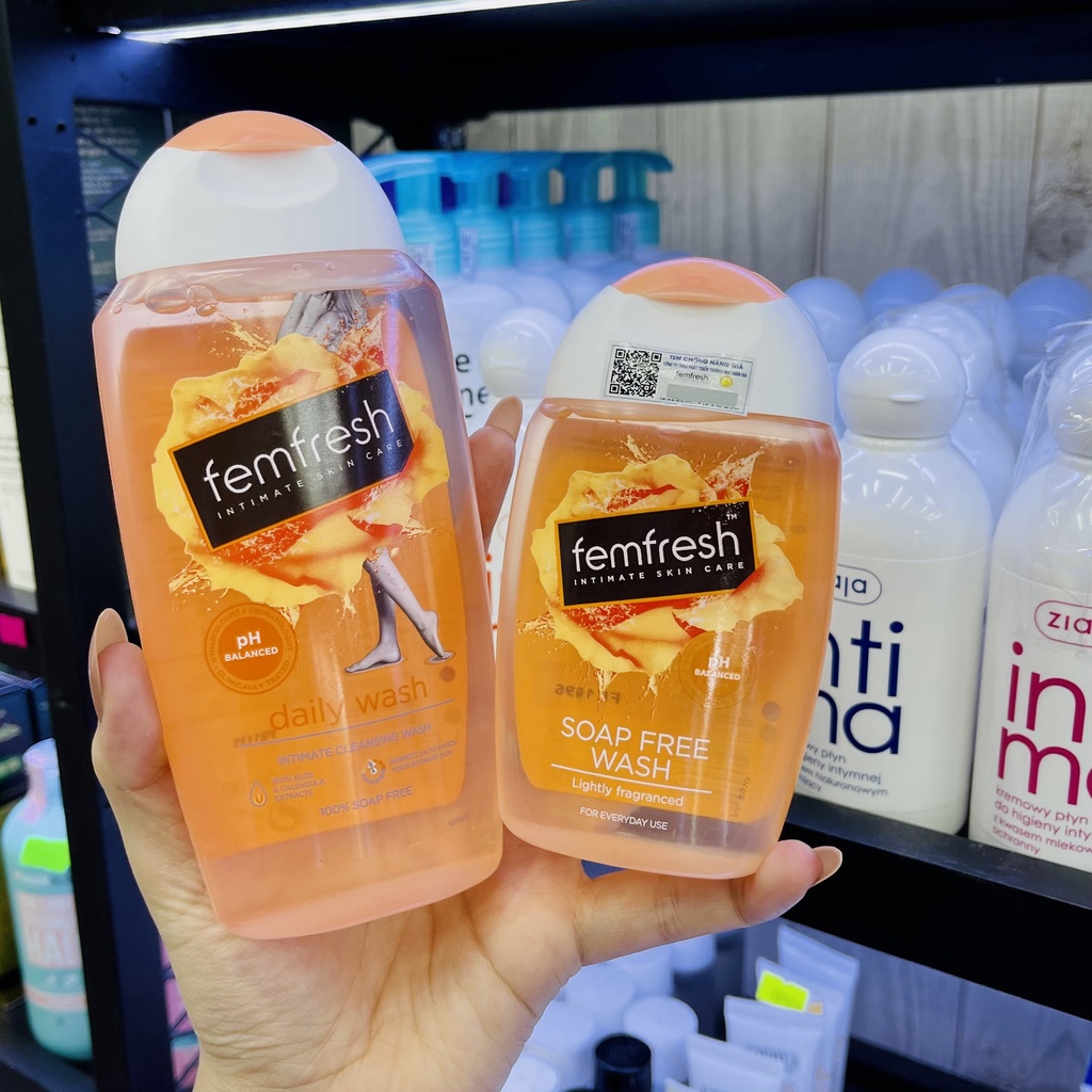 Dung dịch Vệ Sinh Phụ Nữ FEMFRESH Intimate Skin Care UK