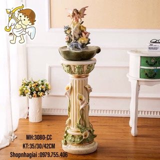 Thác nước phong thủy nàng Thiên sứ bên hoa bách hợp phong cách Châu Âu