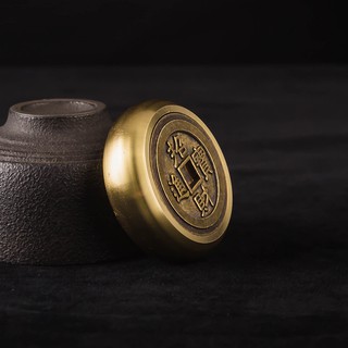Tượng Trưng Bày Phong Thủy, Trang Trí Bằng Đồng Hình Con Quay Bát Xoay Tiền Cổ (Kích cỡ: 4.5 x 4.5cm)