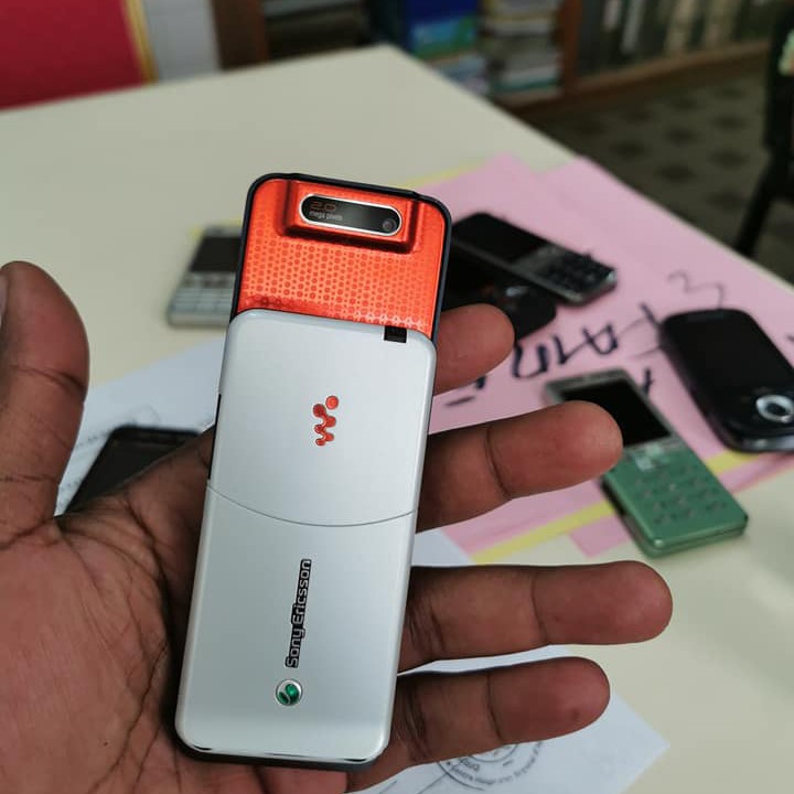 ĐIỆN THOẠI SONY ERICSSON W580I NẮP TRƯỢT