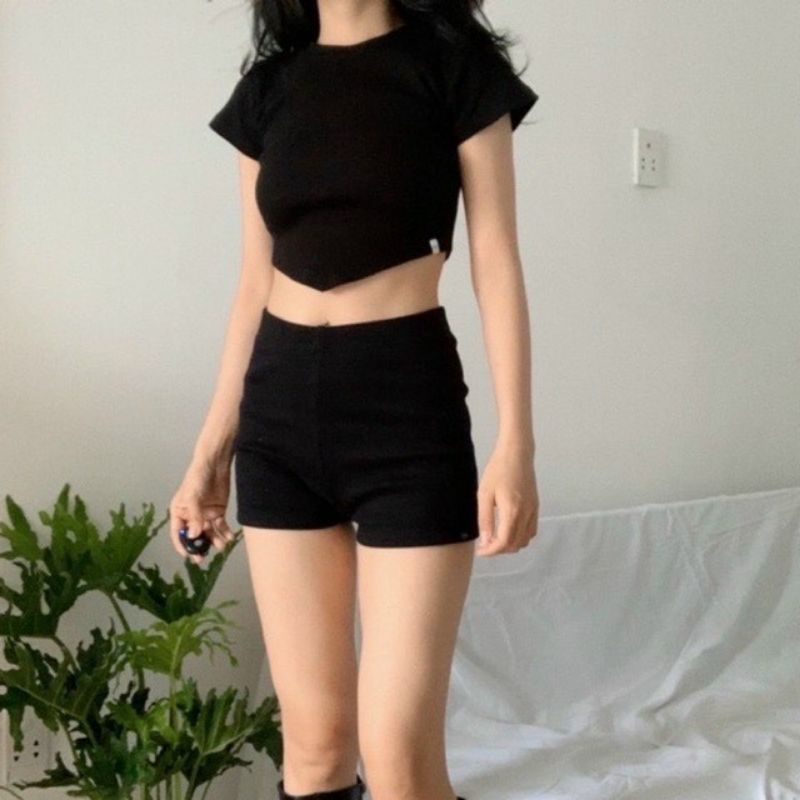 Áo croptop vạt nhọn