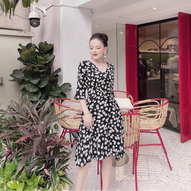Đầm xoè bông cúc tay lỡ