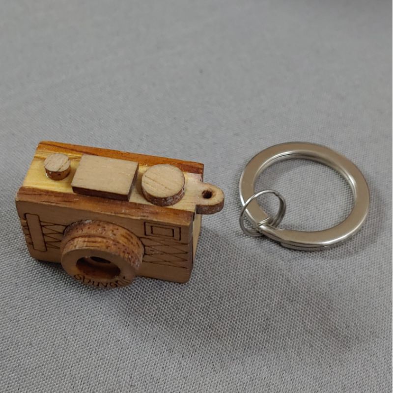 Móc khoá gỗ hình máy ảnh