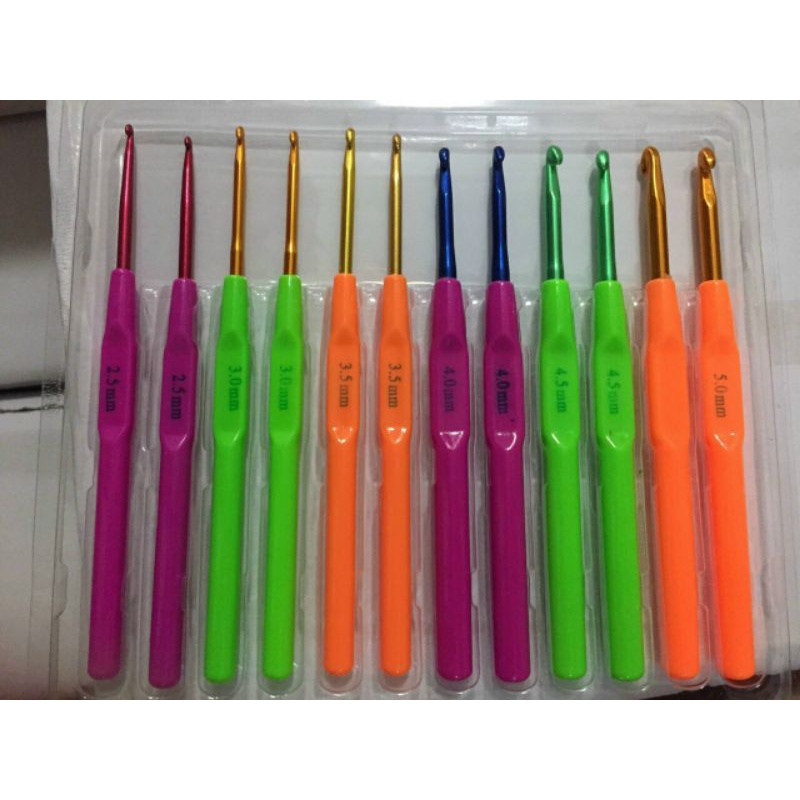 Bộ Kim Móc Len Cán Nhựa 12 Cây 6 Size