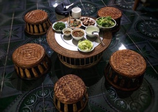 Bàn mây tre đan thủ công dân tộc Thái