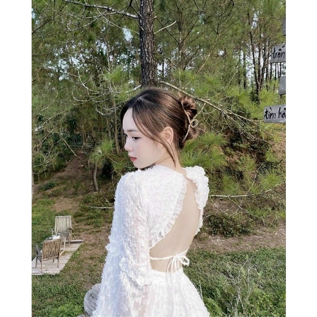 VIBED Đầm trắng khoét eo hoa nổi lạ mắt