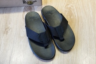 Dép Dr.Martens giảm giá
