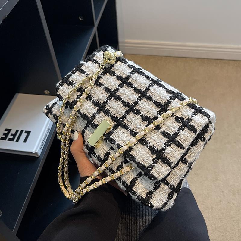 Túi Đeo Chéo Hình Vuông Cỡ Nhỏ Bằng Len Phối Dây Đeo Sợi Xích Thời Trang Cho Nữ