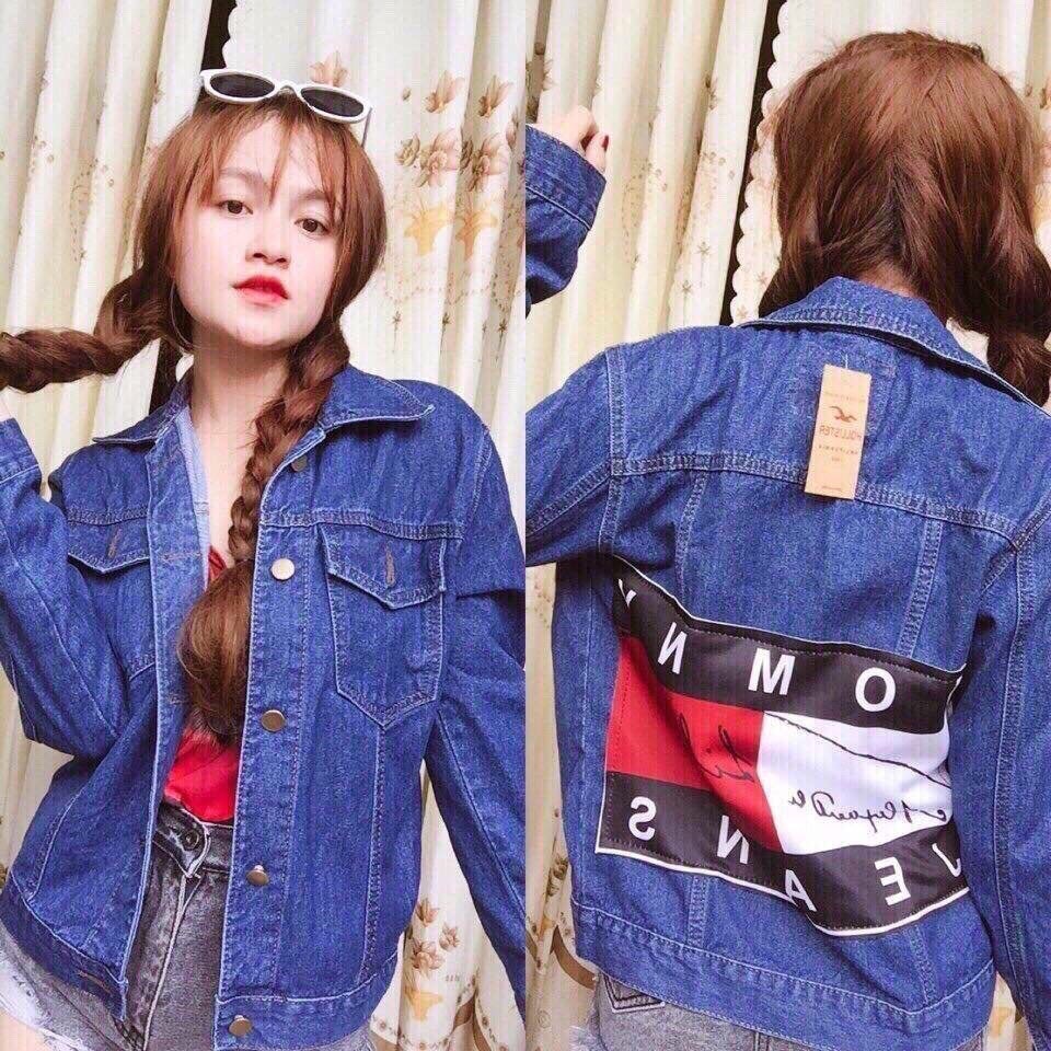 Áo khoác jean phối chữ sau lưng