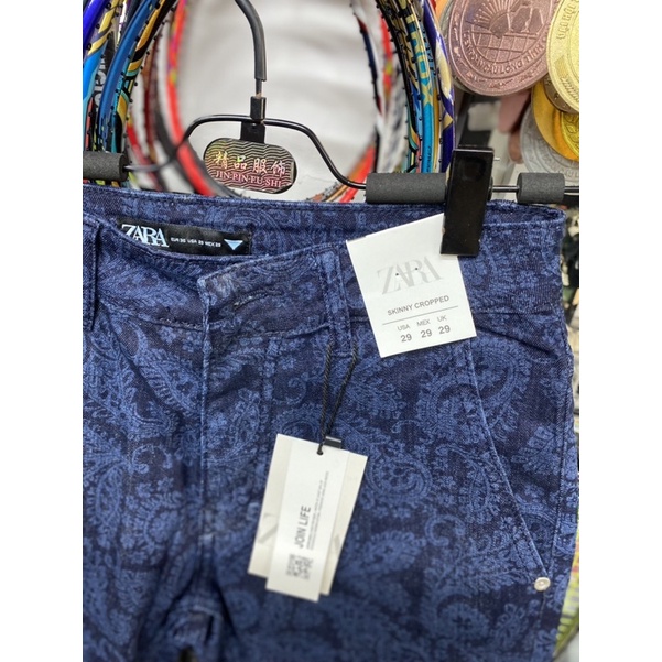 Quần short Zara vải jeans hoa văn
