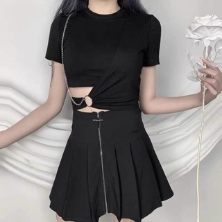 Áo croptop phối khoen kèm dây xích cá tính