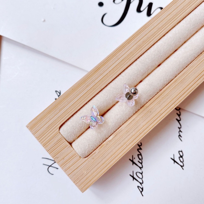 1 chiếc bông tai thép y tế bướm cánh xếp