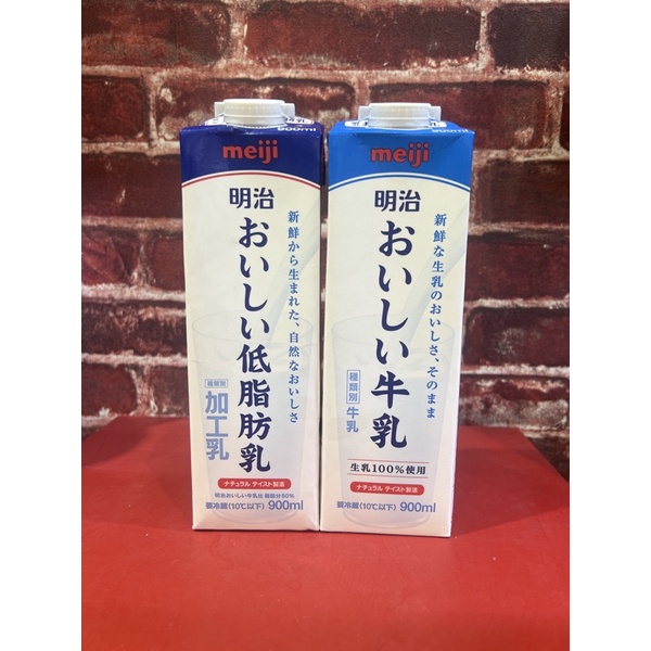 Sữa tươi Meiji Nhật Bản chai 900ml