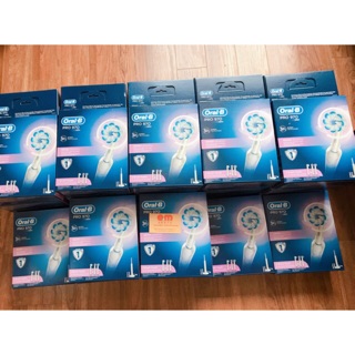 Hàng Đức - Bàn chải điện Oral B Pro 970 gồm 1 thân, 3 đầu thay và bộ cắm đầu bàn chải