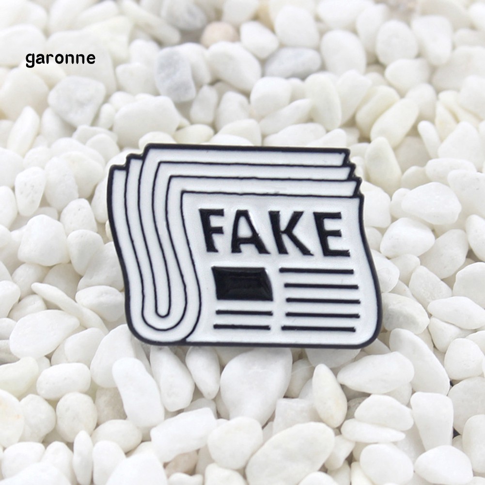 Ghim cài áo tráng men hình tờ báo in chữ Fake