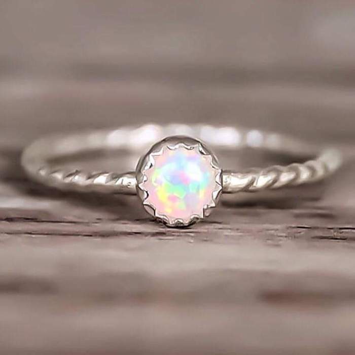 Nhẫn đính hôn khảm đá opal nhiều kích cỡ sang trọng