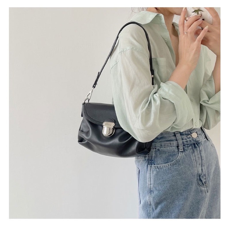 LOẠI 1 - Túi xách kẹp nách da form mềm màu đen kèm theo 2 loại dây đeo: đeo chéo và kẹp nách