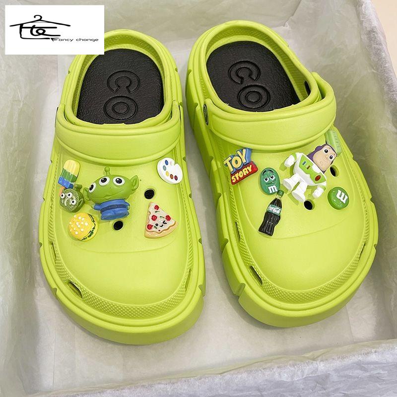 Dép Sandal Mùa Hè Đế Dày Đục Lỗ Thoáng Khí Dễ Thương Dễ Phối Đồ Cho Nữ