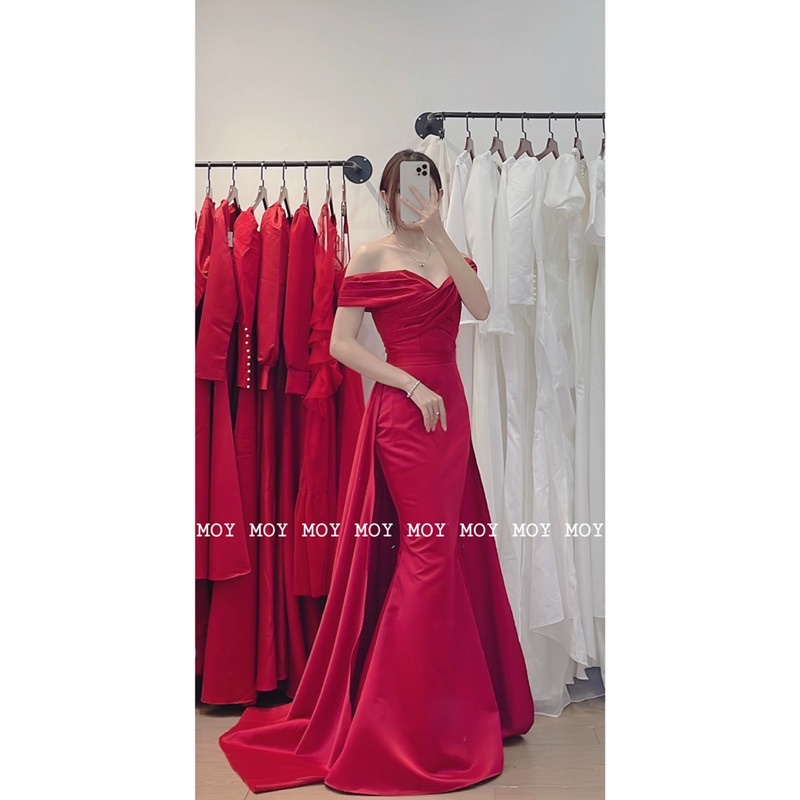 Váy bệt vai xếp ly body đuôi cá đan lưng kèm vạt - Váy cưới, đầm cưới thiết kế đi bàn đơn giản, nhẹ nhàng, sang trọng.