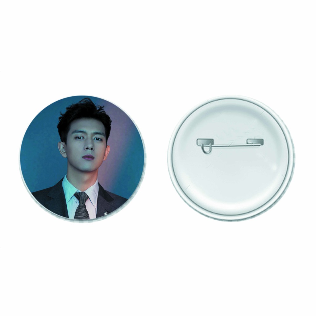 ( 1c ) Huy hiệu cài áo in hình idol BÁC QUÂN NHẤT TIÊU ĐÀM TÙNG VẬN DỤ NGÔN DƯƠNG MỊCH xinh xắn