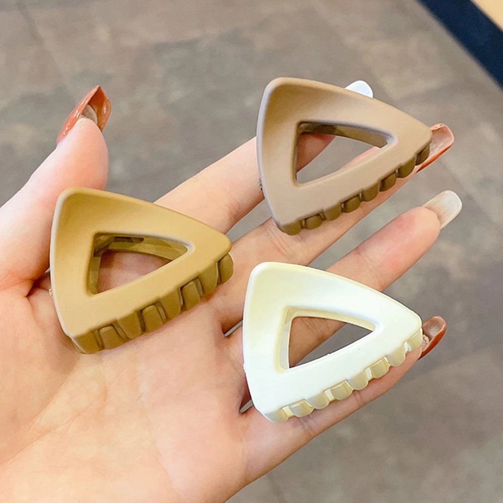 1 Kẹp Tóc Đuôi Ngựa Hình Tam Giác Bằng Acrylic Thời Trang Hàn Quốc Vintage Cho Nữ