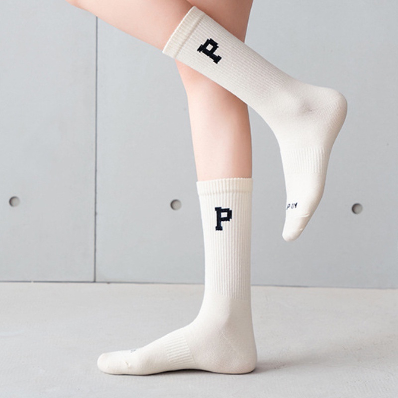 1 Đôi Tất Thể Thao Dài Ngang Bắp Chân In Chữ Màu Trắng Đen