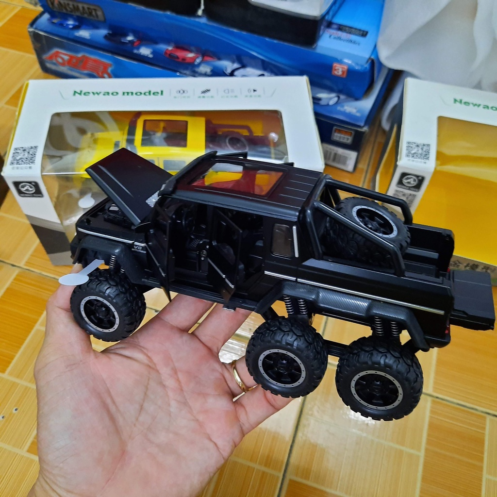 Xe mô hình ô tô Mercedes-Benz G63 AMG 6x6 tỉ lệ 1:32 bằng hợp kim có âm thanh và đèn xe đồ chơi trẻ em