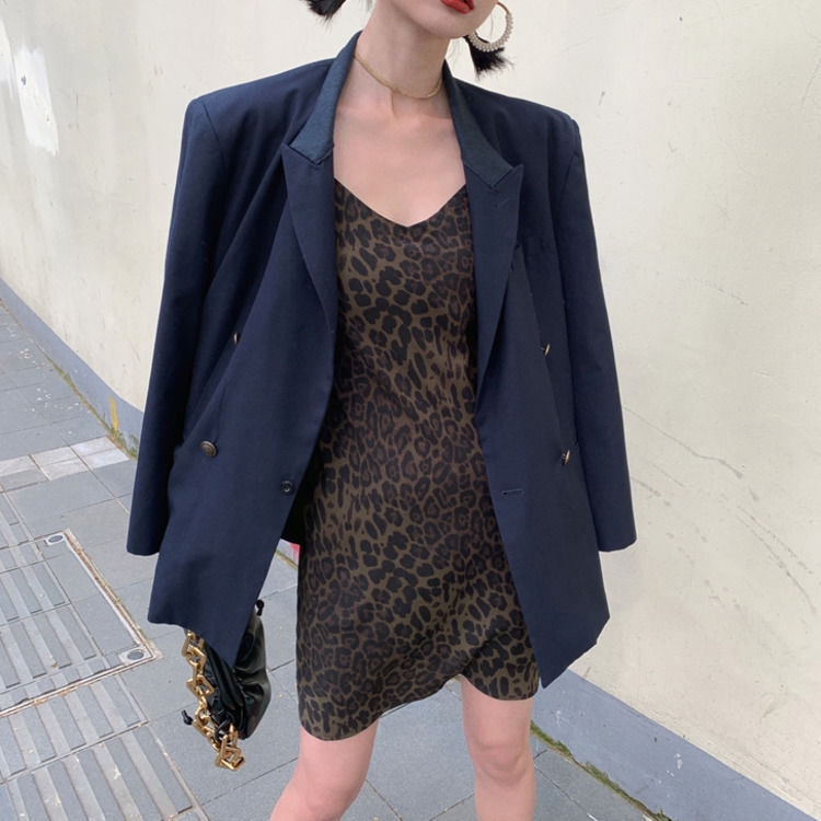 Đầm hai dây cổ chữ V dáng dài vừa in họa tiết da báo 234091t