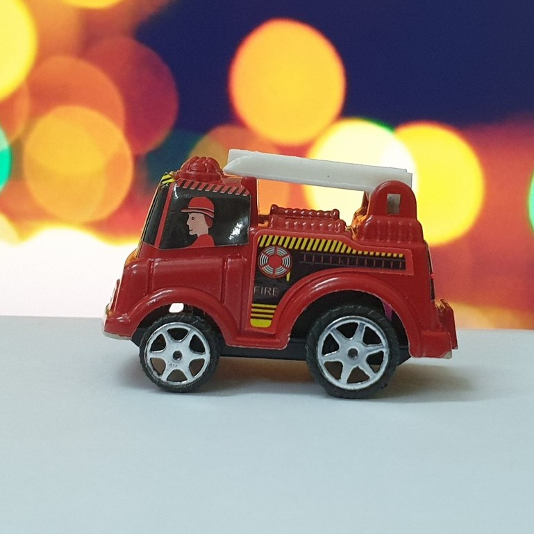XE CỨU HỎA , XE CẢNH SÁT, XE RÁC , XE BUS , XE TAXI , XE CỨU THƯƠNG CHẠY BẰNG DÂY CÓT QUÀ TẶNG CHO BÉ
