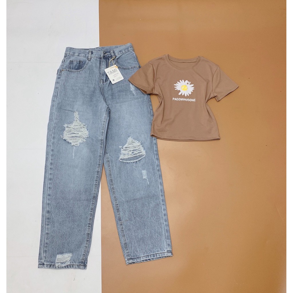 Áo croptop in hình hoa cúc chữ gạch xinh