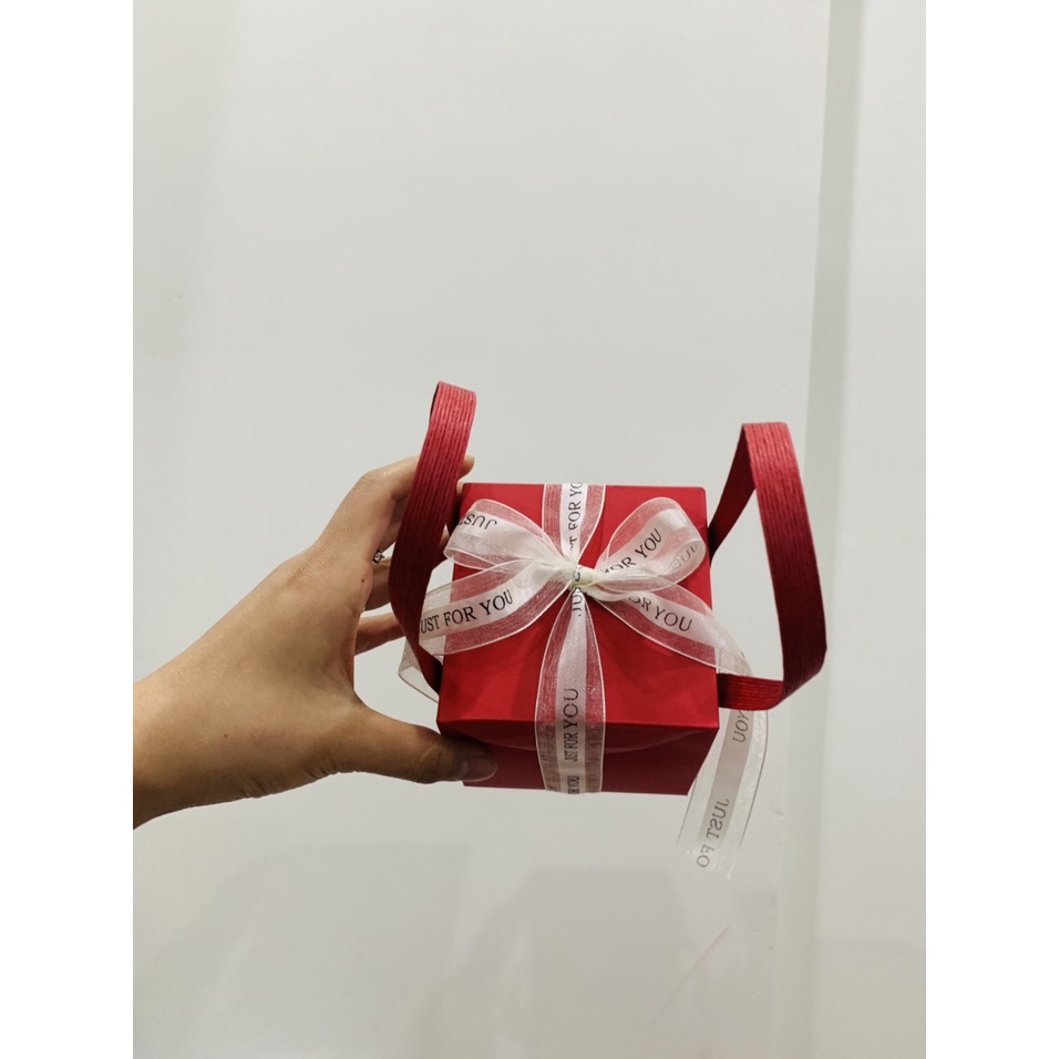 Set hộp quà tặng valentine lễ tình nhân cao cấp (vòng tay khắc chữ theo yêu cầu) Mee