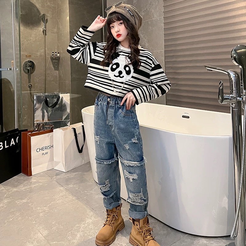 Set áo cotton in tràn thêu mặt gấu quần jean rách bé gái