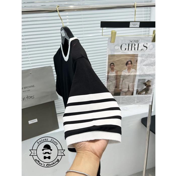 Áo Phông Thom Browne 4 Vạch Bo Gấu
