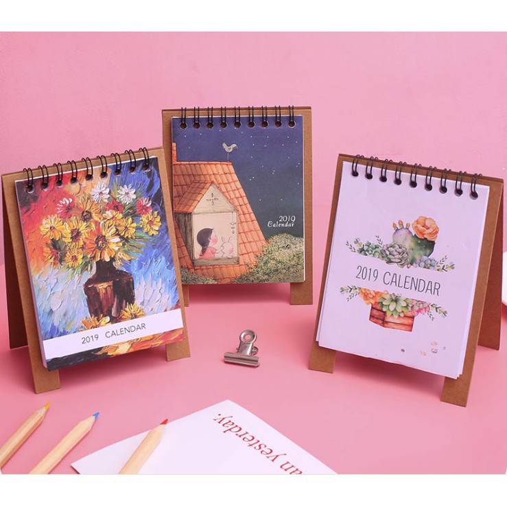 Lịch Để Bàn Hoạ Tiết GẤU DÂU 2024, Lịch Lò Xo Mini H012