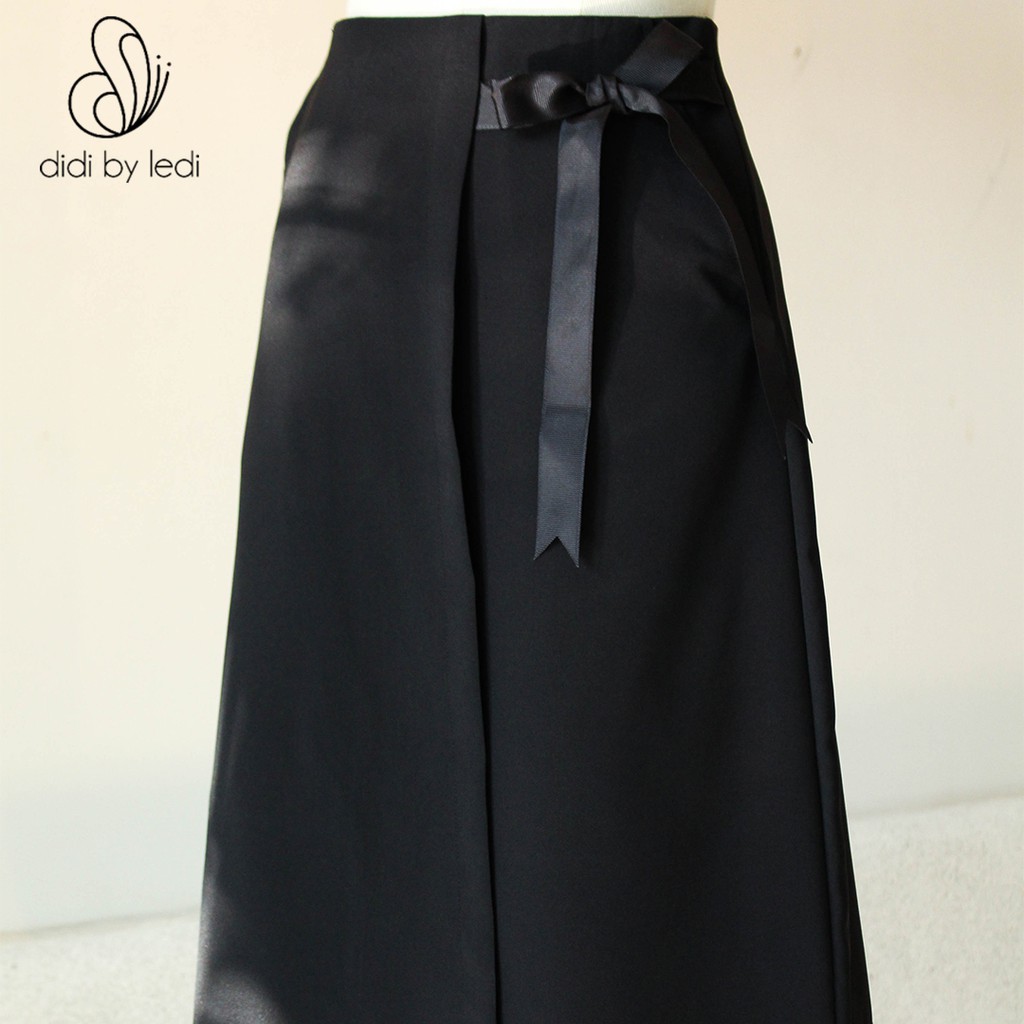 Váy công sở DIDI by LEDI, Chân váy kiểu tà thắt nơ eo, dáng suôn lưng cao, vải Visco màu Đen  size S M L XL - V950 | BigBuy360 - bigbuy360.vn