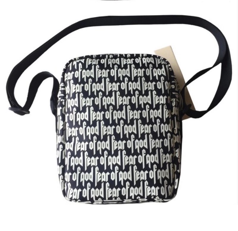 Túi đeo vai in họa tiết Fear Of GOD kiểu dáng thời trang cho nam và nữ phong cách năng động