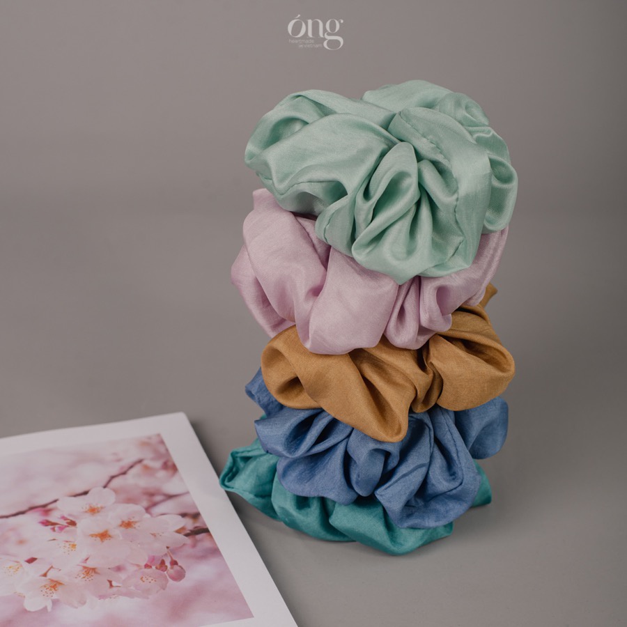 Set 2 Cột tóc lụa tơ tằm tự nhiên 100% Silk Scrunchies VN- ÓNG SILK - Nhuộm màu an toàn cho da- Mềm nhẹ, không gây đứt t