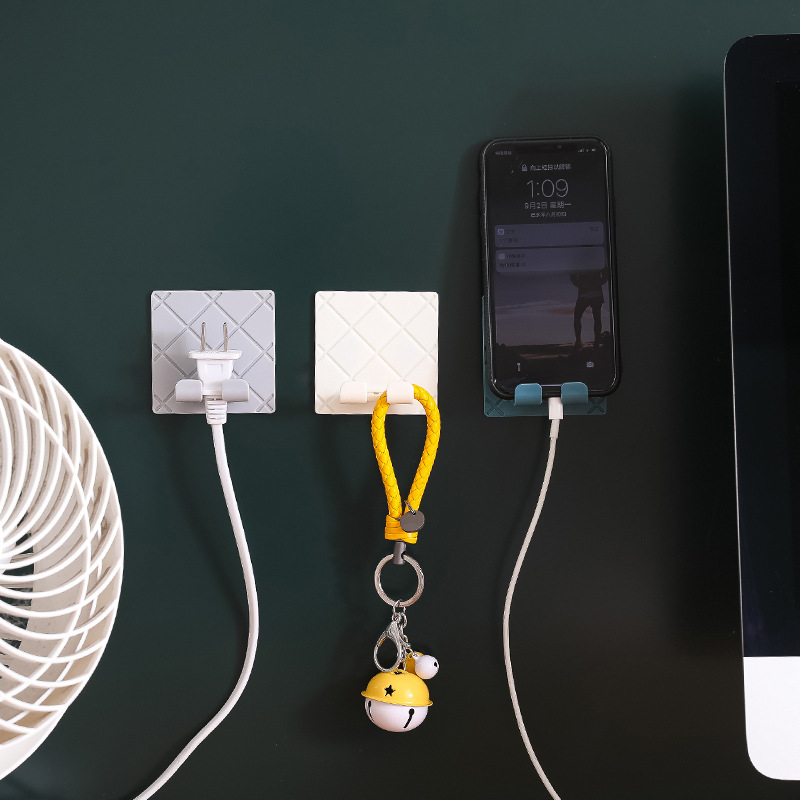 Móc dán tường treo phích cắm điện chống ẩm tiện dụng