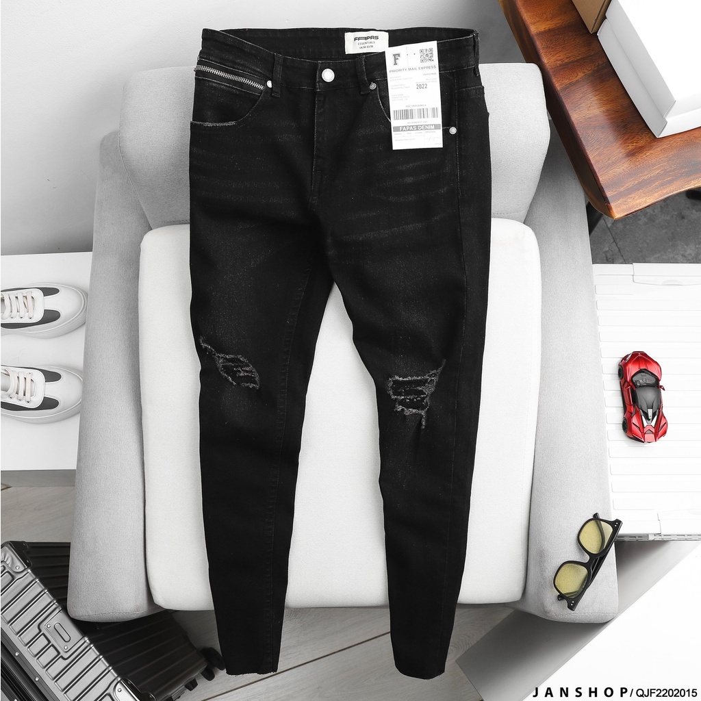 Quần Jeans Đen Cá Tính Bụi Bặm Với Chi Tiết Rách Gối Kèm Kéo Zip Ngay Túi