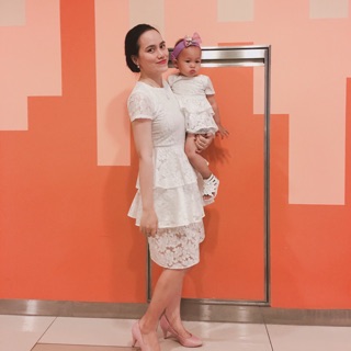 Đầm 3 tầng sang trọng mẹ bé hình thật