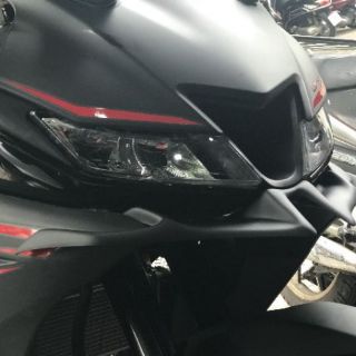 Cánh gió trước R15 mũ màu