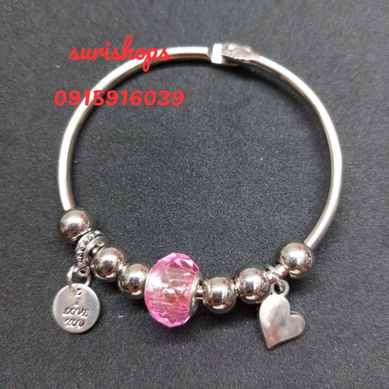 Vòng tay dạng kiềng đá màu nhân tạo mix charm