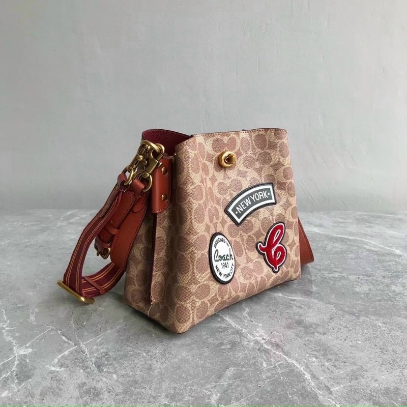 Túi Coach Willow Bucket hoạ tiết trê trung