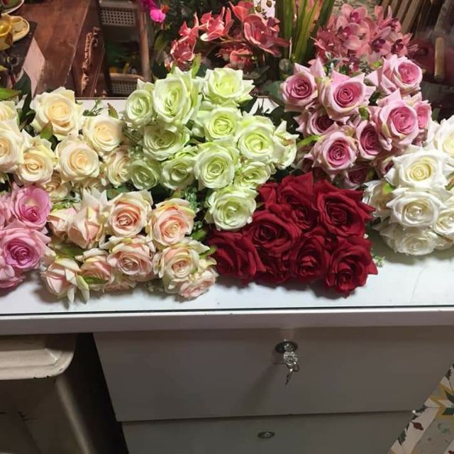 Hoa giả- Cụm hoa hồng 12 bông hàng đẹp- trang trí nhà cửa