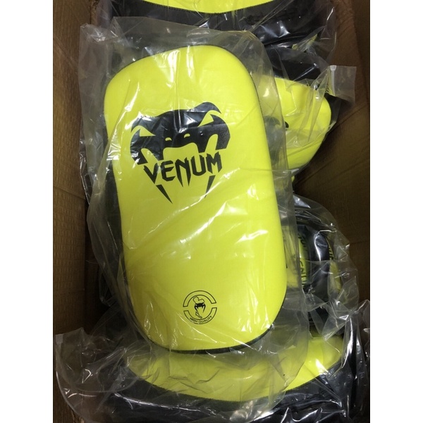 Đích đá , đích đỡ tay boxing VENUM elite kick pads